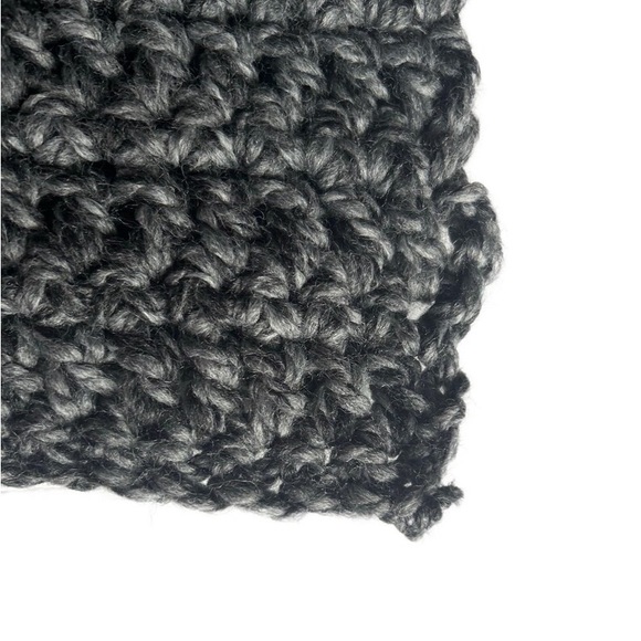 Chunky Knit Gray Scarf - Picture 4 of 4